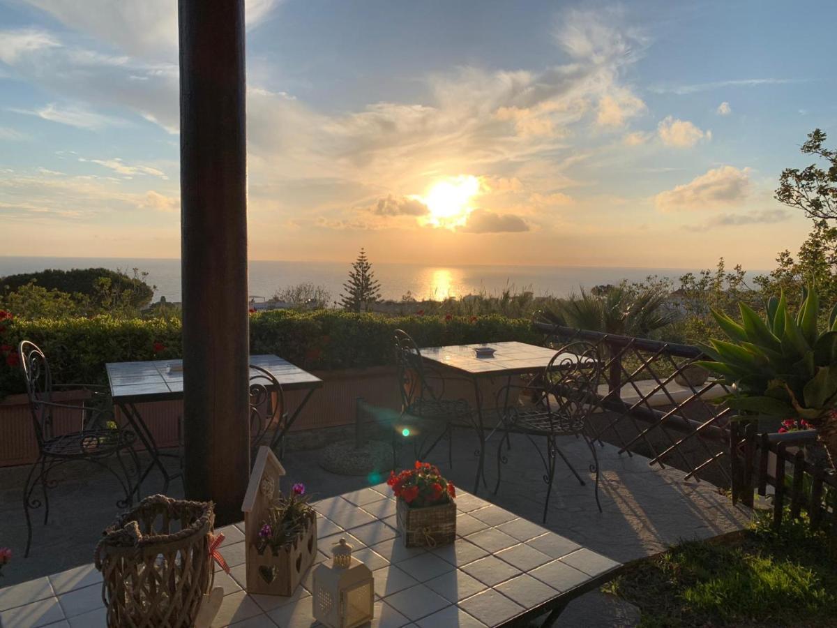 Bed and Breakfast La Terrazzina Sul Tramonto Форио Экстерьер фото